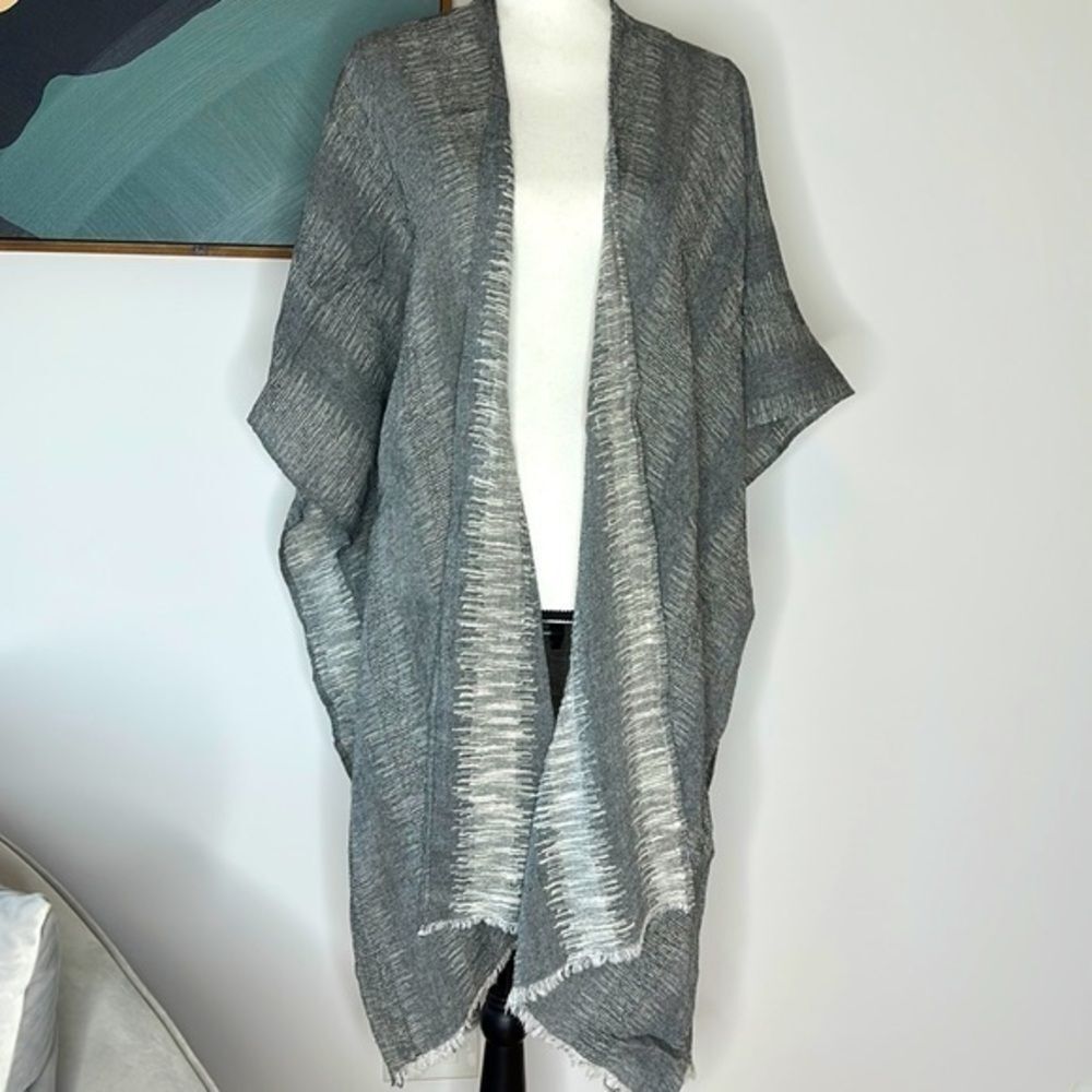 Mystree shawl gray, and white